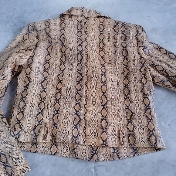 Women's Snake-Print Faux Leather Moto Jacket - Picture 7 of 9